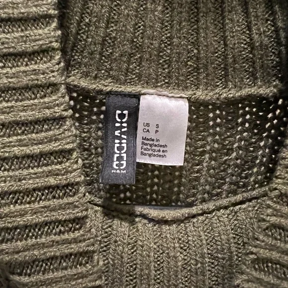 Chunky knit green sweater. Size S. Only worn once. - Picture 2 of 2